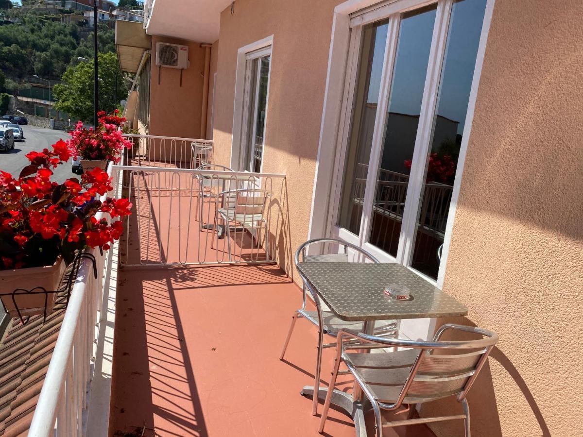 Hotel Nettuno Diano Marina Eksteriør bilde